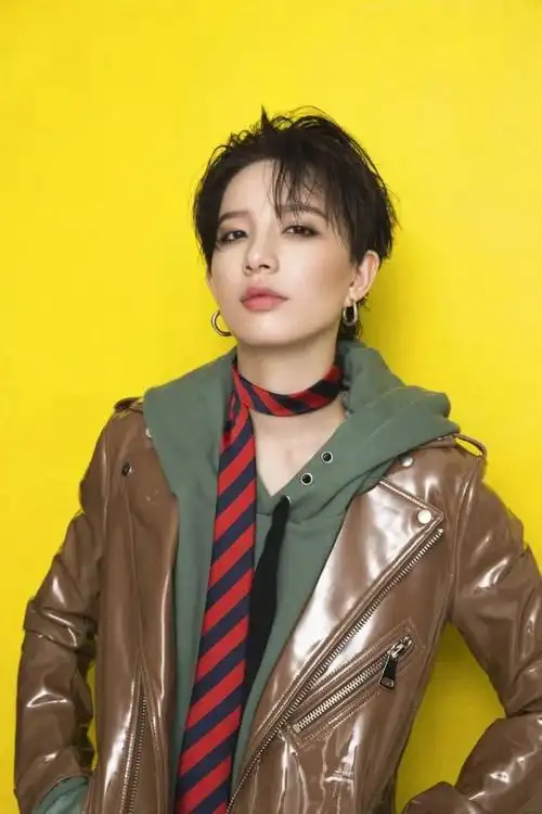 都说人红是非多,当年参加《超级女声》的时候,李斯丹妮还没有出道呢