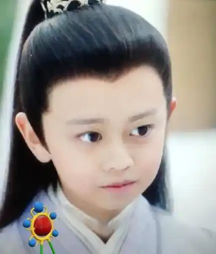 因为小时候的家庭教育,所以任嘉伦也非常孝顺,更是从小便对自己有极高