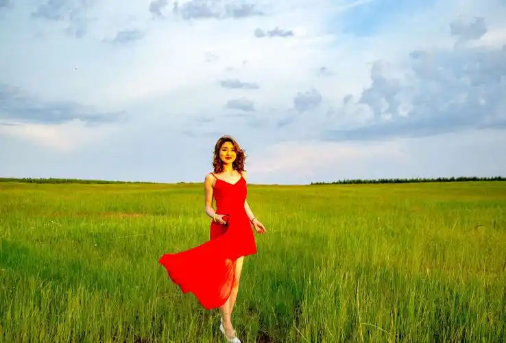 做一个心中有爱;的阳光女人.