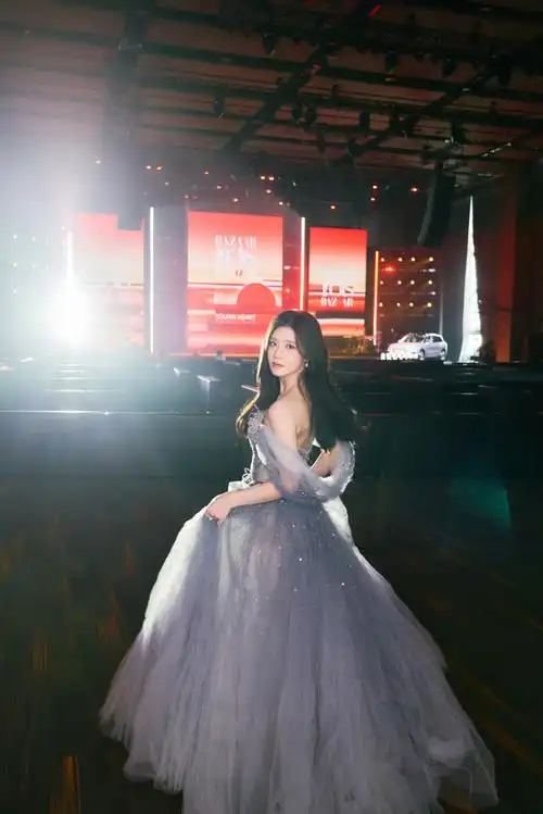 陈意涵estelle超话91#陈意涵芭莎造型#衿贵温柔,于红毯之上绽放绮丽