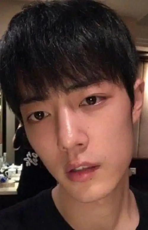 肖战出道前颜值是小透明,前后照对比:你离成为明星只差几十斤肉_网易