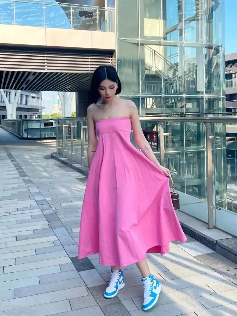 这件玫粉色抹胸礼服连衣裙太 - 抖音