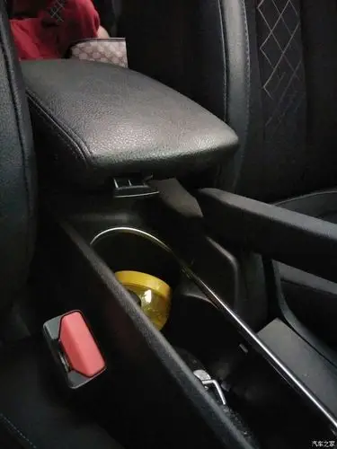 【图】308扶手箱低杂改.本人手动裸车77000_标致308论坛_汽车之家论坛