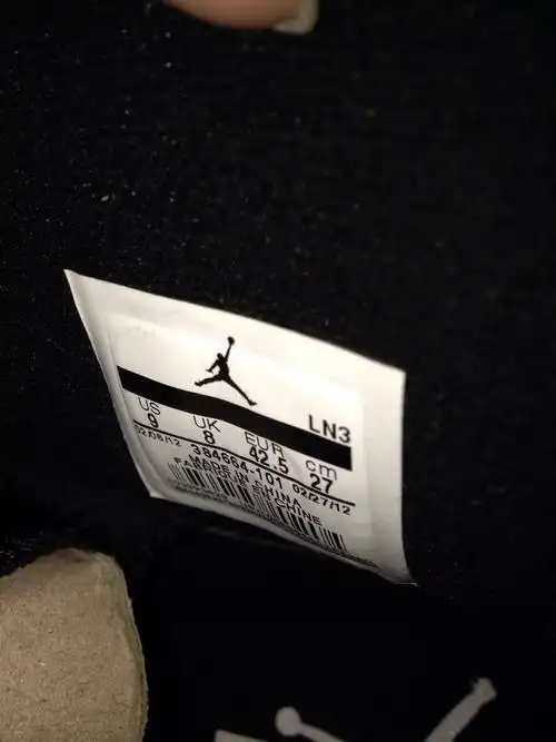 这个aj的鞋标正吗?想入手