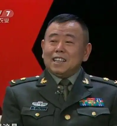 [转]潘长江这厮有32年军龄?看资历牌