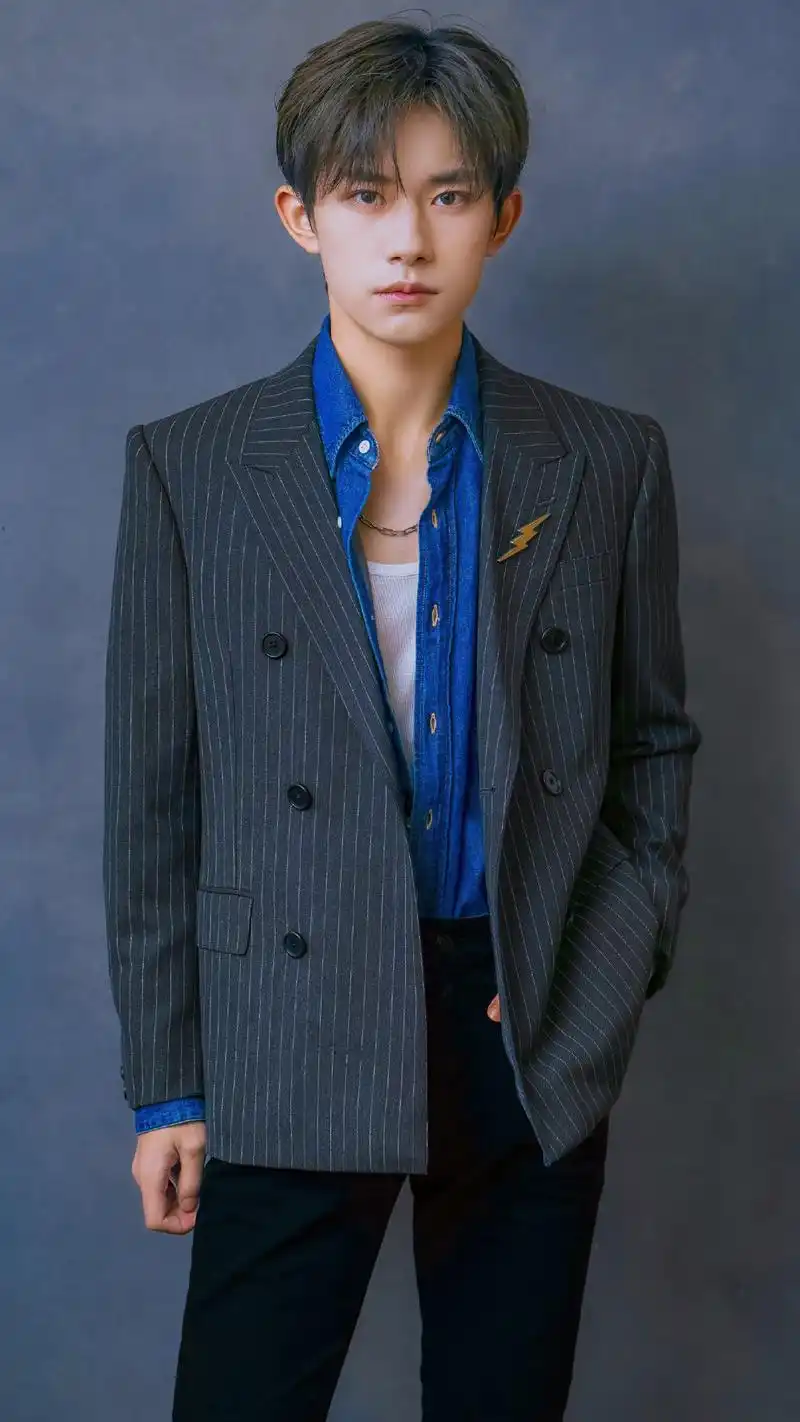 tfboys新闻191118汇总易烊千玺2019影视综艺实绩所有努力都会被看见