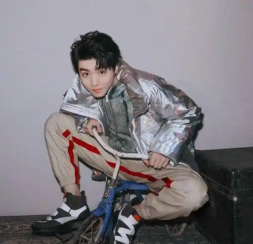 王俊凯预言自己30岁已年迈,问及周董立马反驳,大型双标现场!