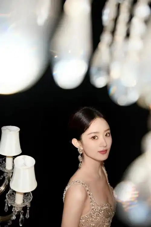 赵丽颖拿的不是吊灯是迷我的法器##赵丽颖吊灯女王