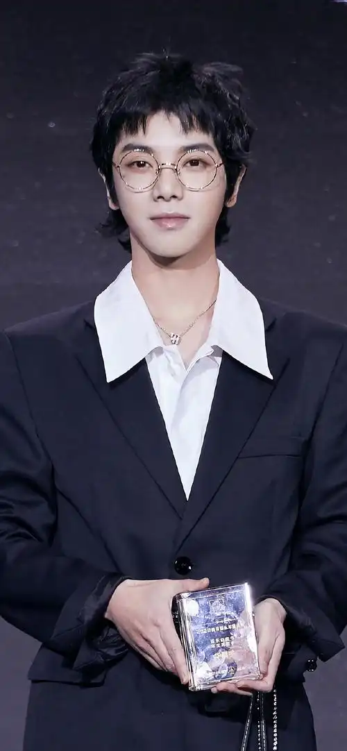 时间:2021-01-15浏览:(213)标签:华晨宇格式:jpg