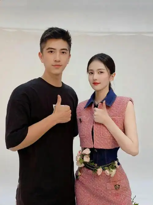 白鹿与摄影师的合照##白鹿与摄影师同框照