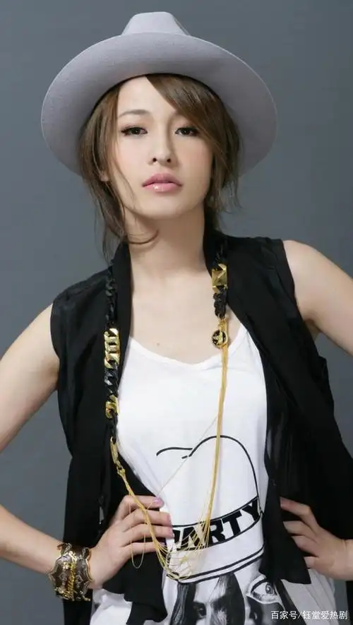 萧亚轩时尚潮流气质写真照,太漂亮了