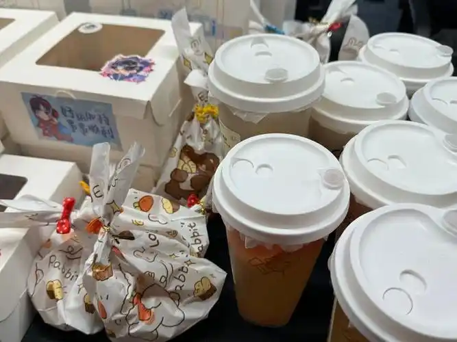 感谢alongside花卷0530送来的应援和奶茶小蛋糕祝