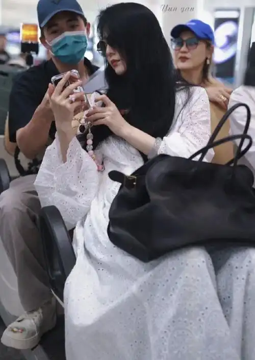 在机场拍到范冰冰比以前更漂亮有松弛感生图自然感叹她好少女