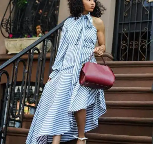 时尚界永远充满了惊喜和创意,而sai de silva,这位来自美国的时尚博主