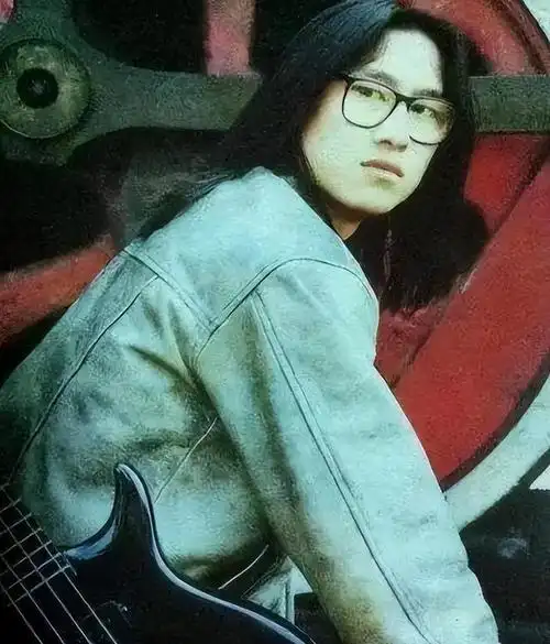 汪峰带二女儿逛街两人状态令人担忧网友离婚千万别离爱