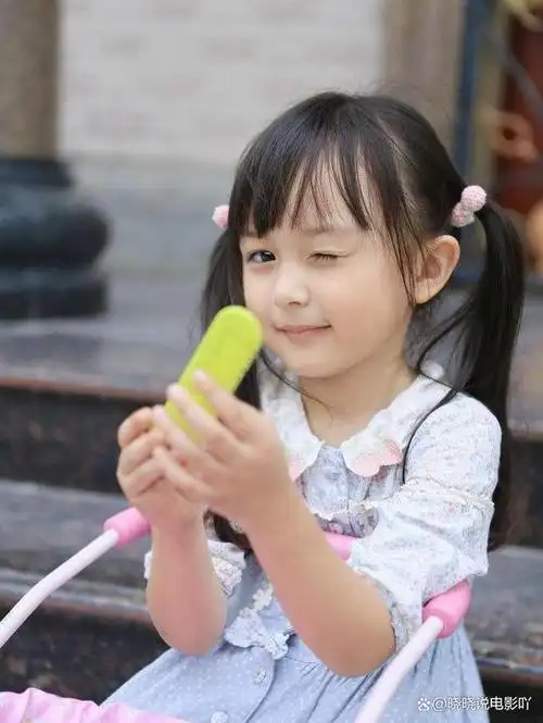 刘楚恬:2岁出道年入百万,因长相甜美被禁止整容,如今长成啥样