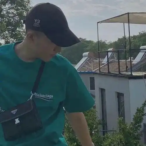 10张"高冷轻熟"男生头像,帅哥专用!