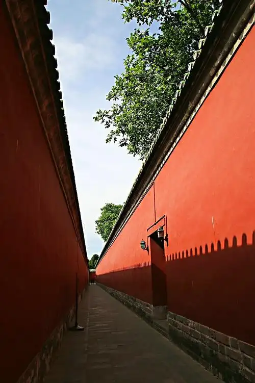 红墙一摄于北京市天坛公园