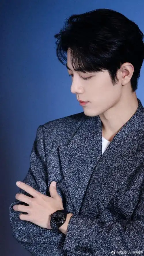 肖战壁纸来咯来咯,也是帅帅的呢