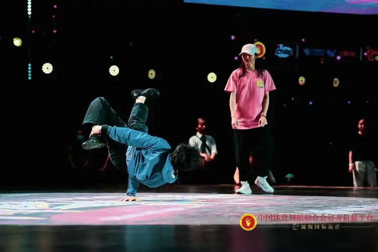 荣耀之巅直通奥运2021中国街舞联赛郑州站本土选手夺冠