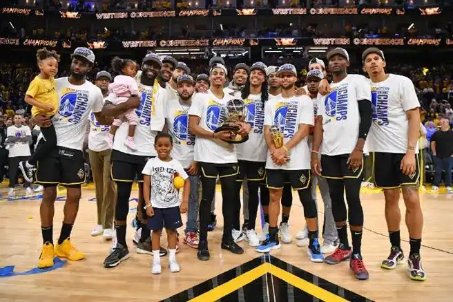 勇士西部冠军#warriors family西决冠军全家福