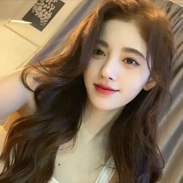 上综艺化伪素颜,发量浓密被疑戴假发片,鞠婧祎晒照证明发量