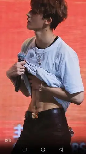 朱正廷的八块腹肌太性感了好身材瘦而不柴