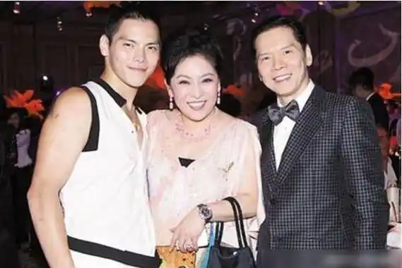 向华强年轻时长啥样? 当照片流出, 才知为啥成龙怕他, 关之琳爱他