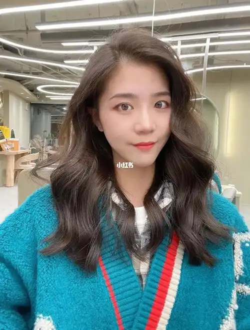 染发 显白发色推荐 冷棕色系 适合任何肤色的发色 中长发 中长发颜色