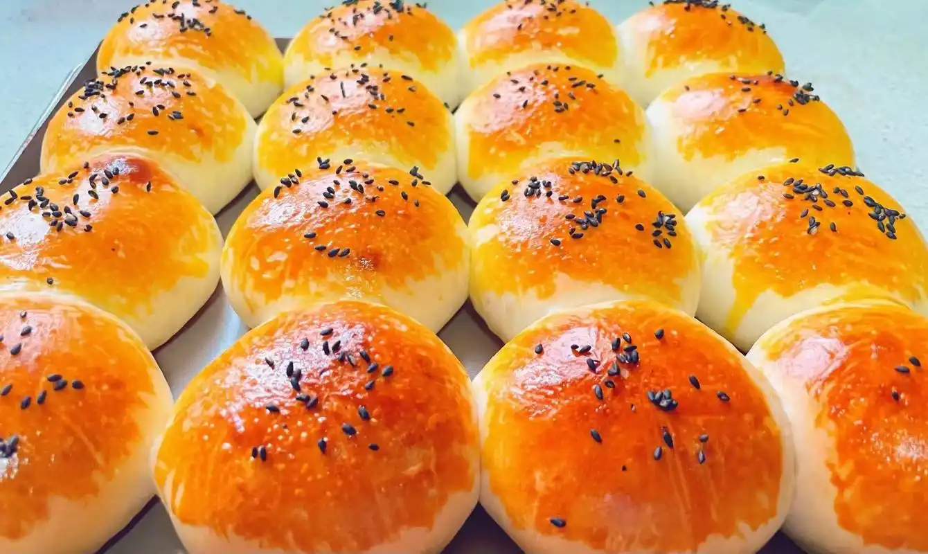 牛奶(红豆)小面包.用料:面粉400克,牛奶200克,鸡蛋1 - 抖音