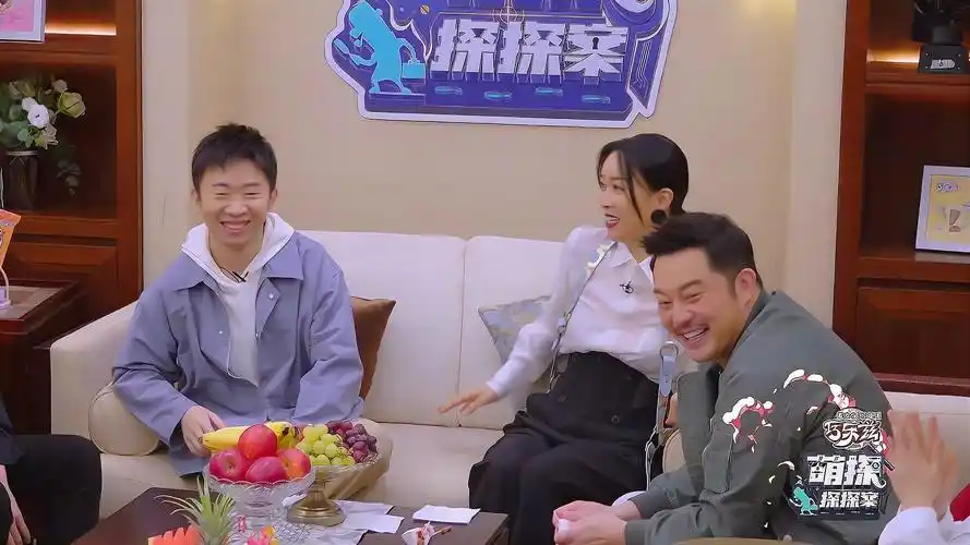 黄子韬瞬间发现不对劲,眼神太犀利,那英杨紫倒吸一口凉气丨萌探