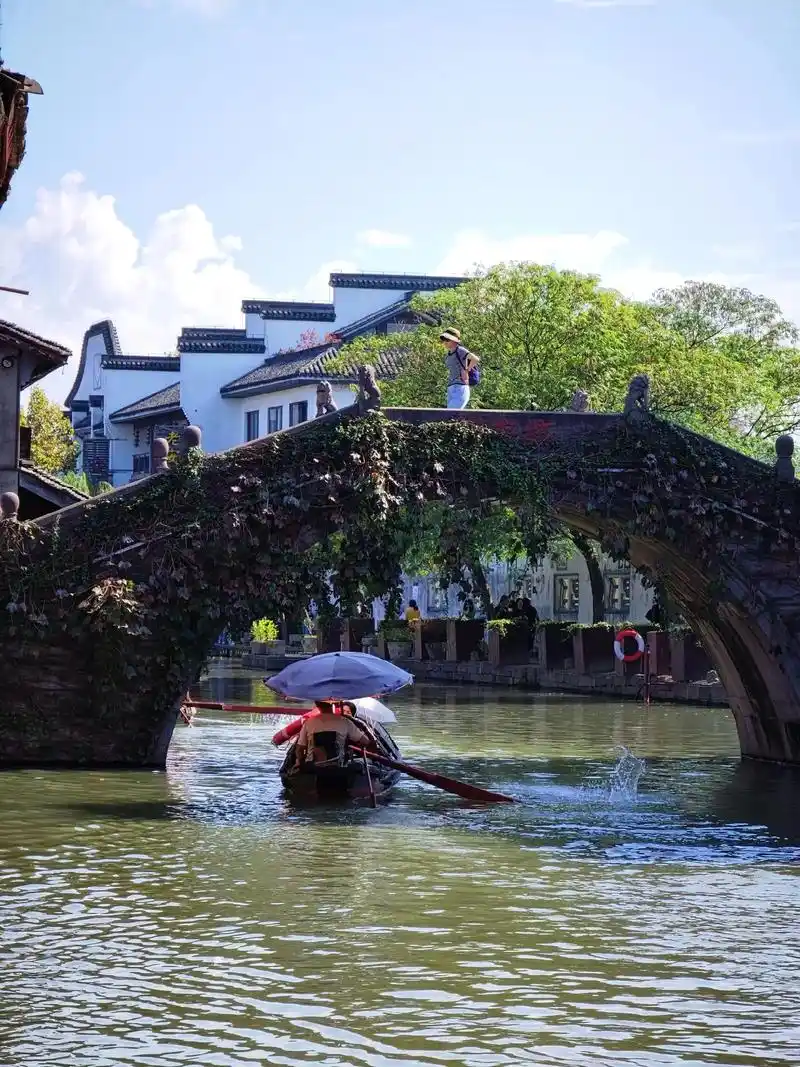 充满浓浓烟火气的江南古镇