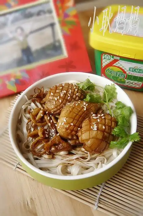 【炸酱面,花样做】酱爆鱿鱼面