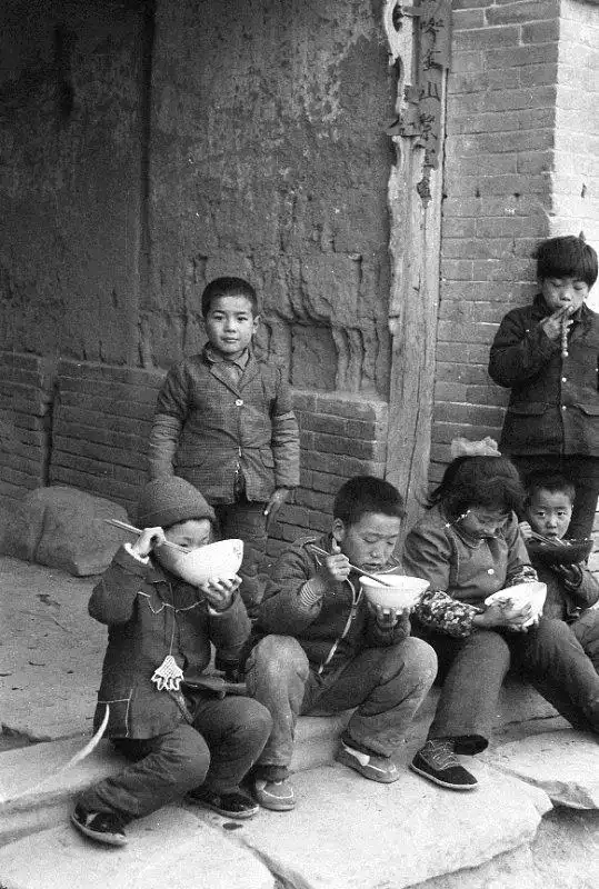 几张真实老照片,还原60年代的农村!妈妈看后不禁落泪!