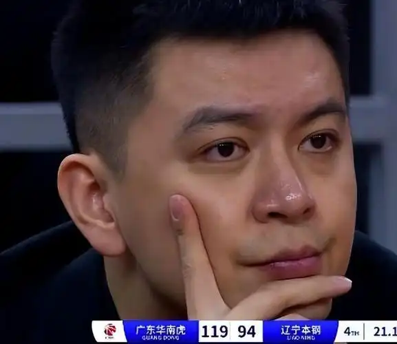 配图是杨鸣最后时刻深思的表情,耐人寻味.