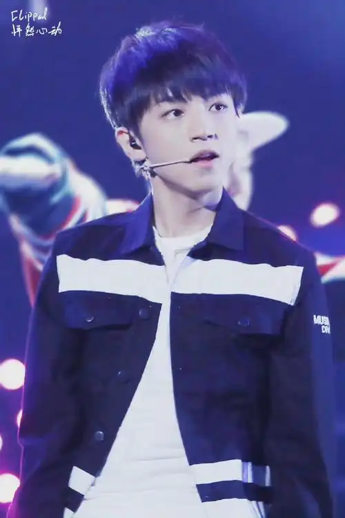 明星刚出道时有多惊艳##粉丝给王俊凯对话加的字幕