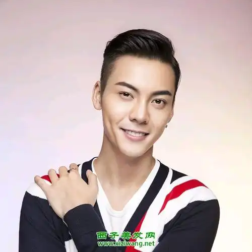 陈伟霆三七分发型图片 尽显清爽干净气质