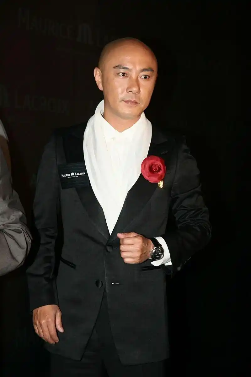 1月26日,有媒体爆料张卫健在演唱会彩排时吊威亚弹钢琴出现意外,威亚