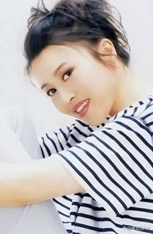 丁嘉丽:两段失败的婚姻,对不起一双儿女,如今生活状况如何了?