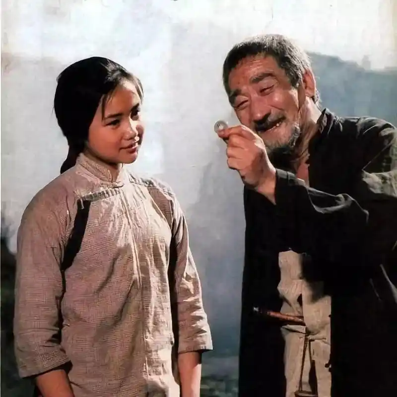 电影《边城》(1984年)剧照那个在月下唱歌,使翠翠在睡梦里为歌声把