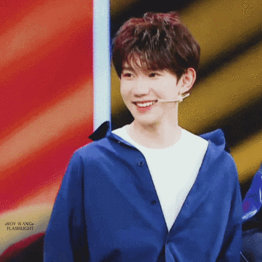 六周年演唱会12是林夕啊发布到tfboys六周年…王源动图12画牢碎碎念