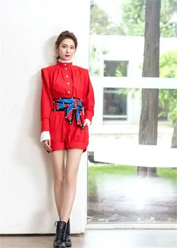 陈瑶穿"露胃装"现沙漏身材,秀出的腰和我大腿差不多粗,说她70斤我都信