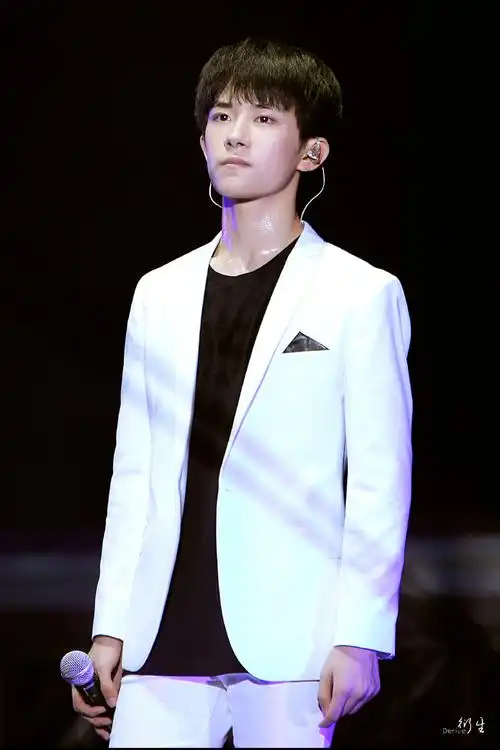 15岁的易烊千玺内心也住着一个老干部?