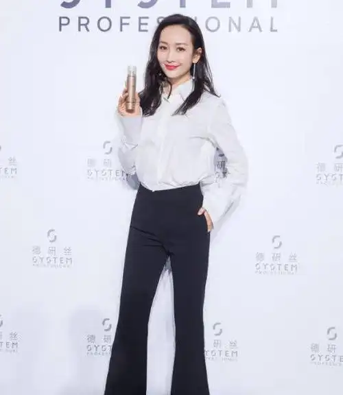 王鸥穿露背裙美到不敢认却被鞋子毁了求她换双鞋吧