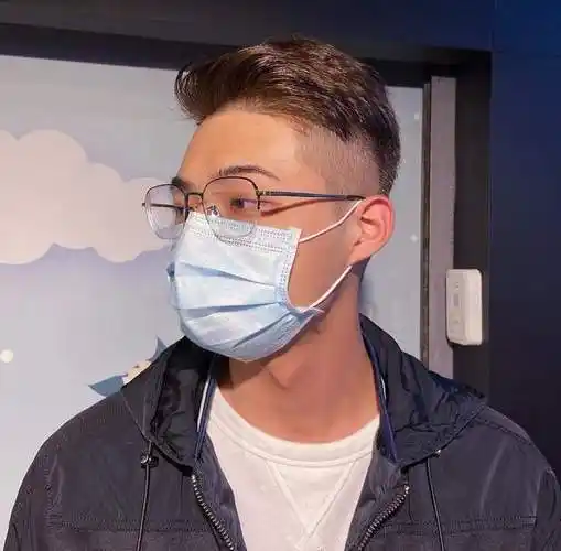 look5:蓬松背头发型 两边铲光