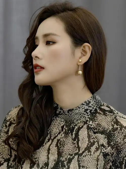 饰品新耳钉更新时间:2022年03月01日2021新款网红明星同款耳环大珍珠