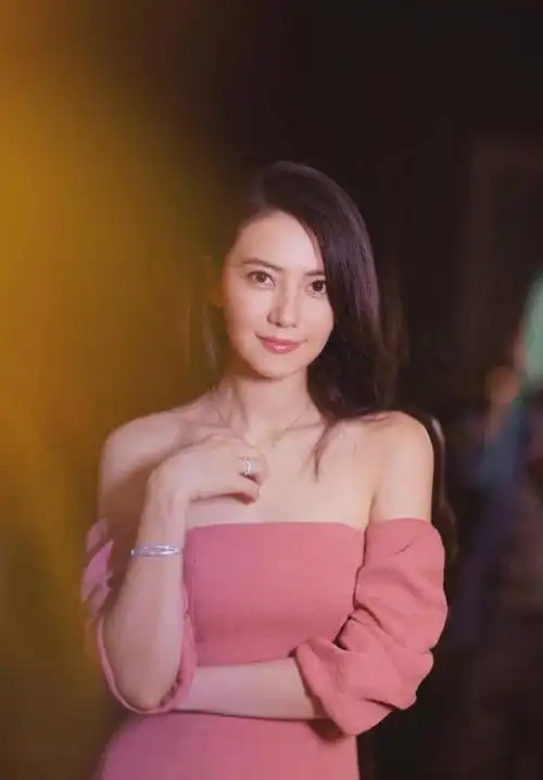 九位锁骨很美的女明星你最喜欢哪一位