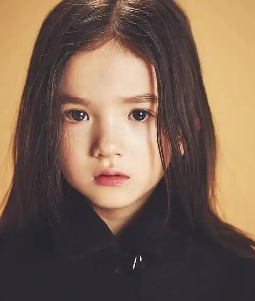 全球最美的混血女孩年仅7岁脸上长满了雀斑却惊艳了世界