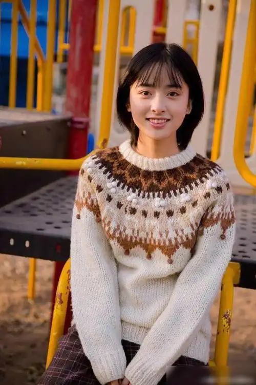 沈月在新流星花园中饰演的董杉菜娇小玲珑的身材非常开爱