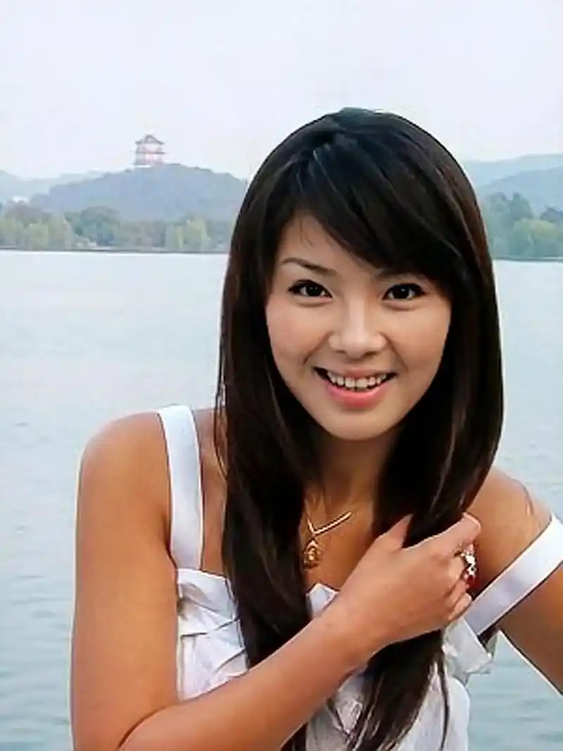 年轻时的刘涛可以说是纯天然美女,美得让人心动